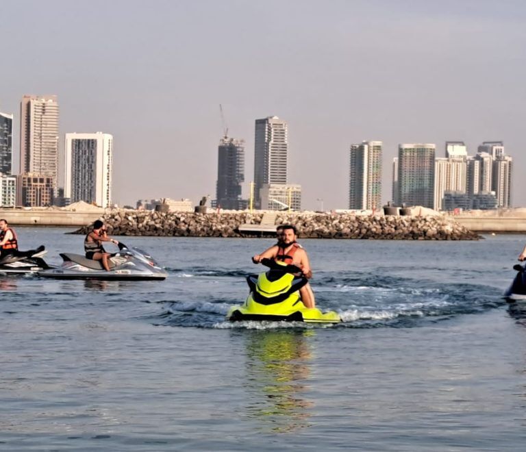 jet skiing Abu Dhabi - Sirenasports